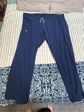 Figs Women’s Navy Scrub Pants